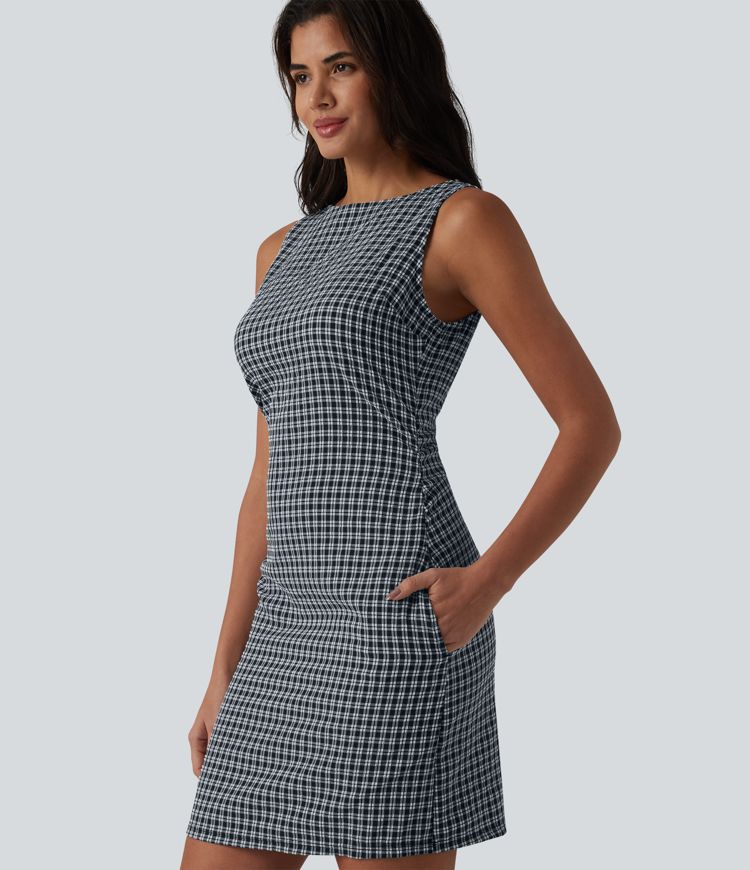 Casual, sleeveless mini dress with boat neck, side pockets and check pattern