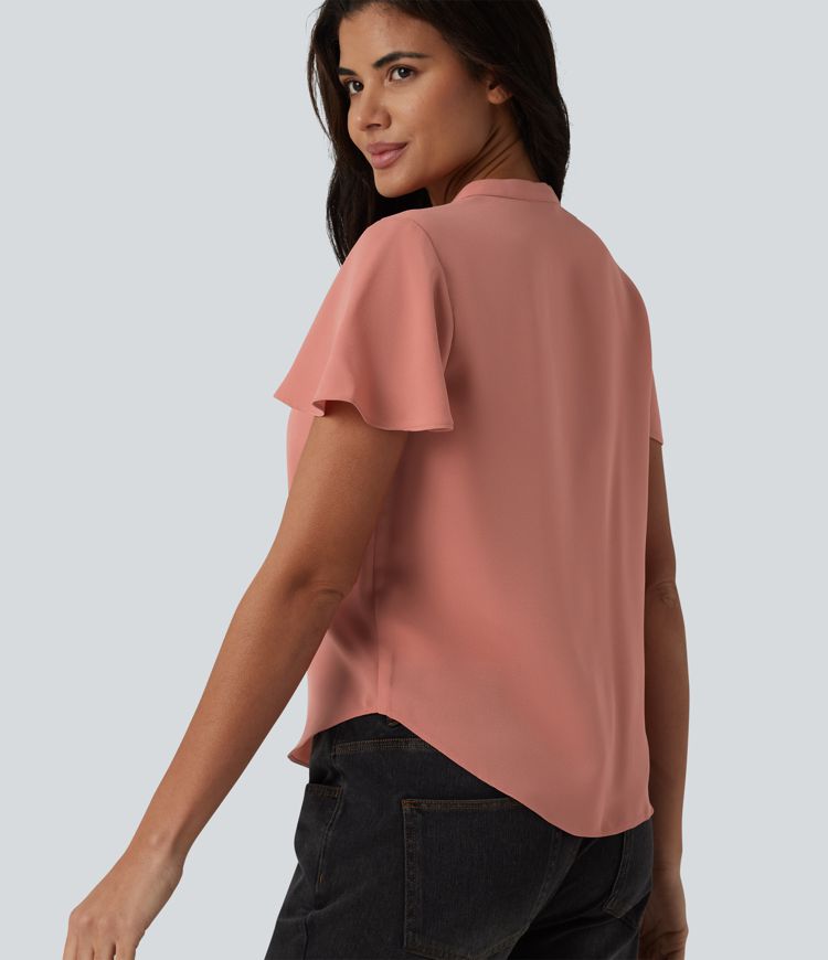 Casual blouse with a V-neck, flounced sleeves and a rounded hem.
