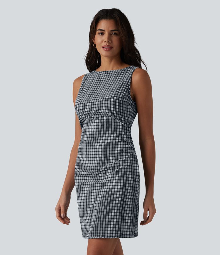 Casual, sleeveless mini dress with boat neck, side pockets and check pattern