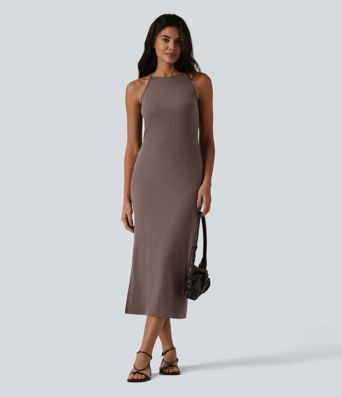 Lässiges Midikleid aus geripptem Strick mit Rundhalsausschnitt