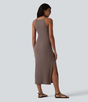 Lässiges Midikleid aus geripptem Strick mit Rundhalsausschnitt