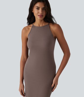 Lässiges Midikleid aus geripptem Strick mit Rundhalsausschnitt