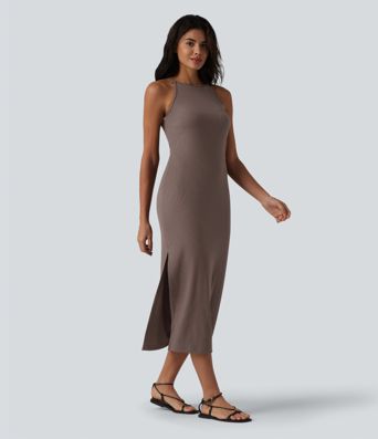 Lässiges Midikleid aus geripptem Strick mit Rundhalsausschnitt