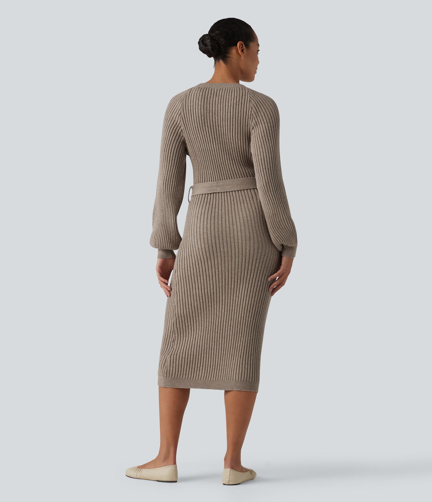 Ležérne midi svetrové šaty s okrúhlym výstrihom, dlhými rukávmi a opaskom