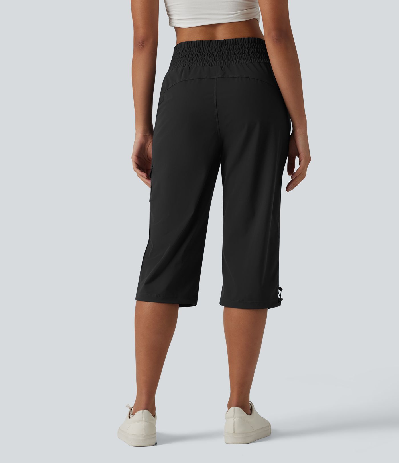 Casual capri pants with a mid-rise waist, multiple pockets, drawstring, cool-touch fabric and straight leg - UPF40+