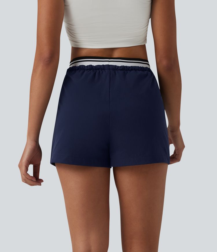 Lässige Shorts aus elastischem Popeline mit mittelhohem Bund, Seitentaschen, Kordelzug und Farbblock