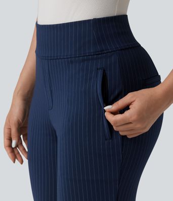 Stoffhose mit mittelhohem Bund, Seitentaschen, Streifen und ausgestelltem Bein