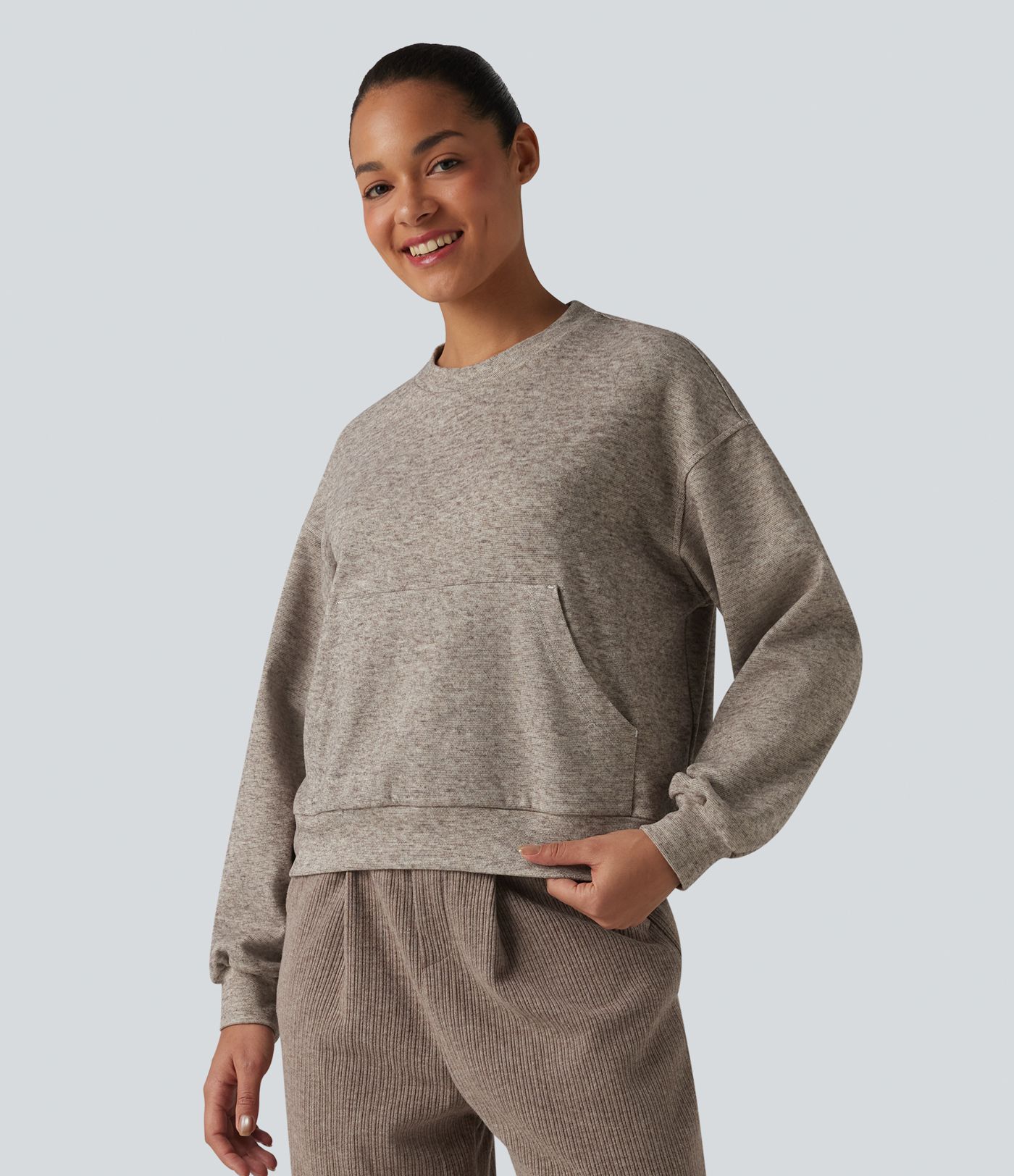 Lounge-Top mit Rundhalsausschnitt, Kängurutasche und langen Ärmeln