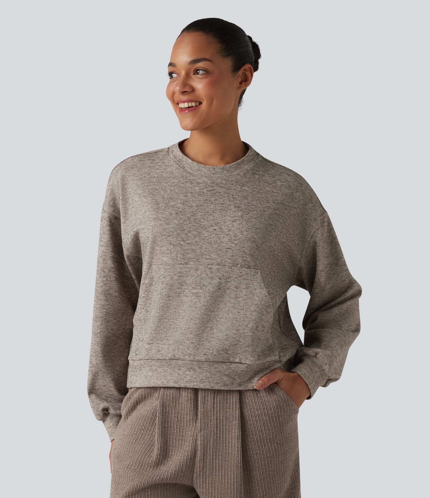 Lounge-Top mit Rundhalsausschnitt, Kängurutasche und langen Ärmeln