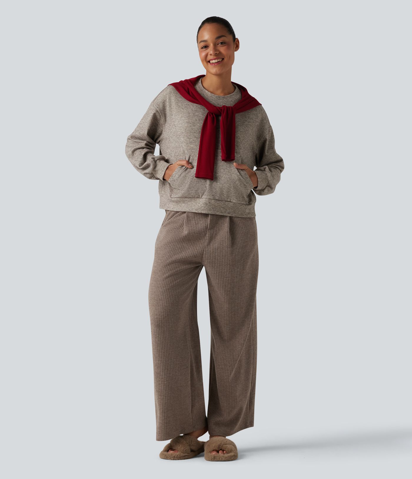 Lounge-Top mit Rundhalsausschnitt, Kängurutasche und langen Ärmeln