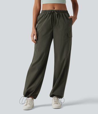 Lässige Cargohose mit mittelhohem Bund, mehreren Taschen, Kordelzug und geradem Bein