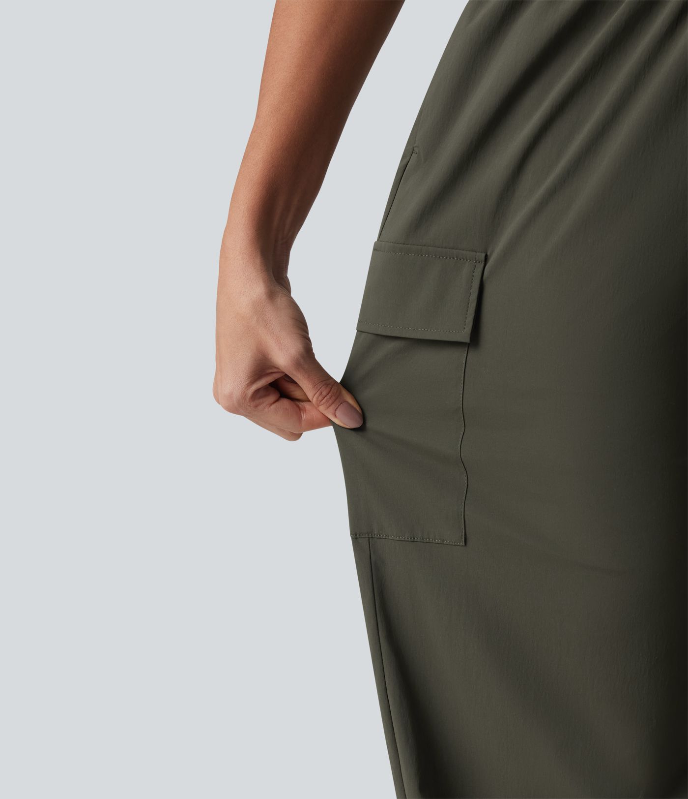 Lässige Cargohose mit mittelhohem Bund, mehreren Taschen, Kordelzug und geradem Bein