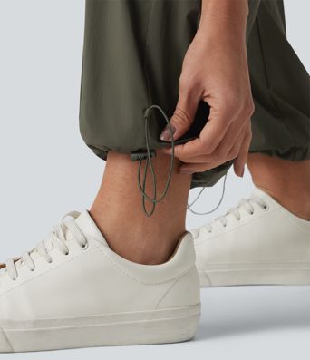 Lässige Cargohose mit mittelhohem Bund, mehreren Taschen, Kordelzug und geradem Bein