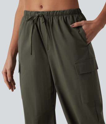 Lässige Cargohose mit mittelhohem Bund, mehreren Taschen, Kordelzug und geradem Bein