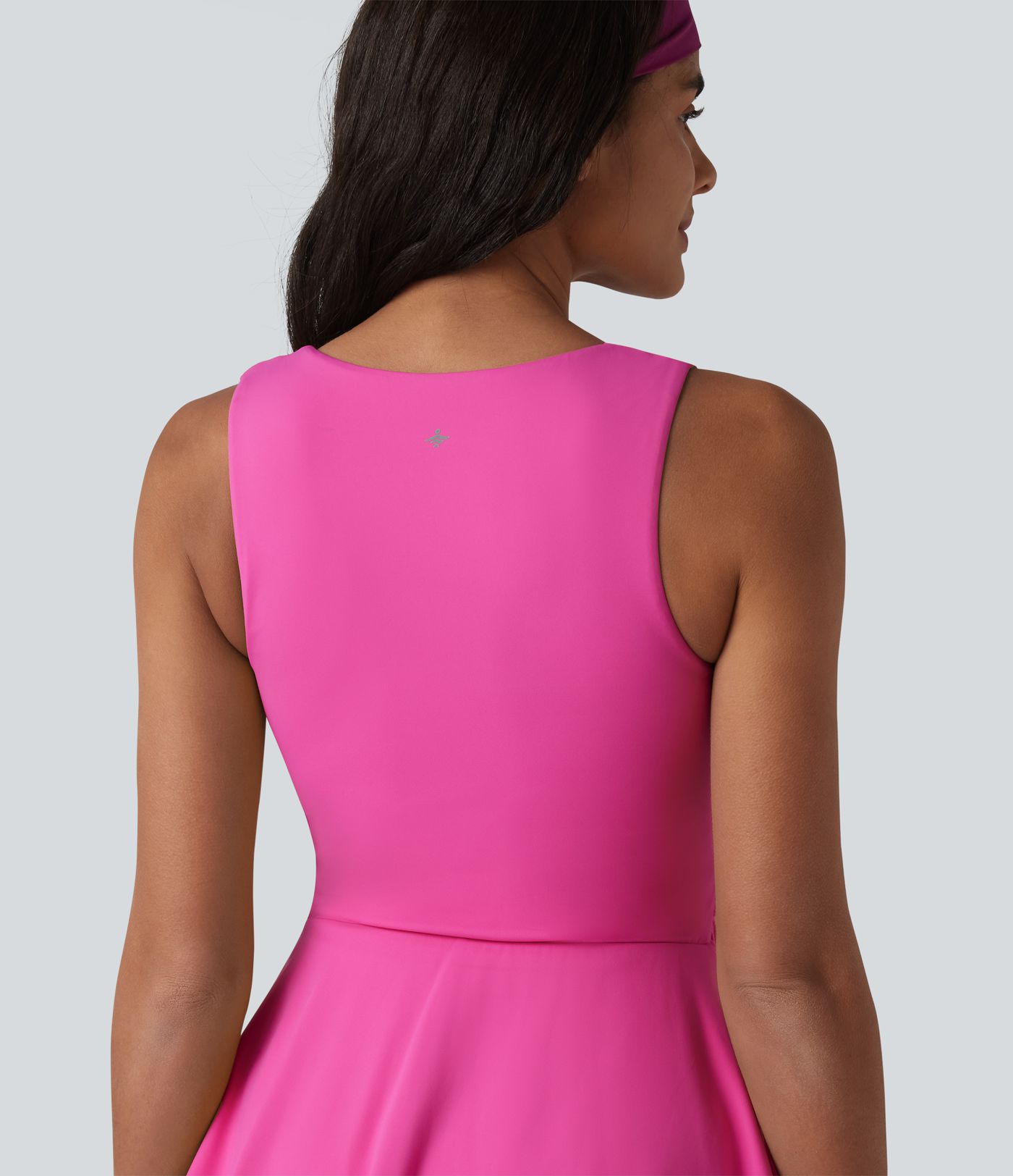 SoftlyZero™ Robe active mini de yoga 2-en-1 superposée, sans manches, col carré aérien, soutien-gorge intégré, InstantCool, poches — Édition Easy Peezy