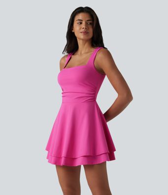 SoftlyZero™ Robe active mini de yoga 2-en-1 superposée, sans manches, col carré aérien, soutien-gorge intégré, InstantCool, poches — Édition Easy Peezy