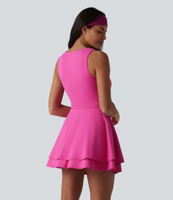 SoftlyZero™ Robe active mini de yoga 2-en-1 superposée, sans manches, col carré aérien, soutien-gorge intégré, InstantCool, poches — Édition Easy Peezy