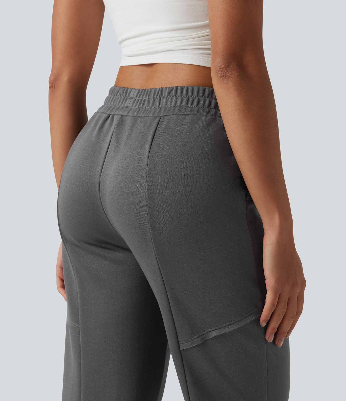 Lässige, schmal zulaufende Jogginghose mit mittelhohem Bund und Seitentaschen