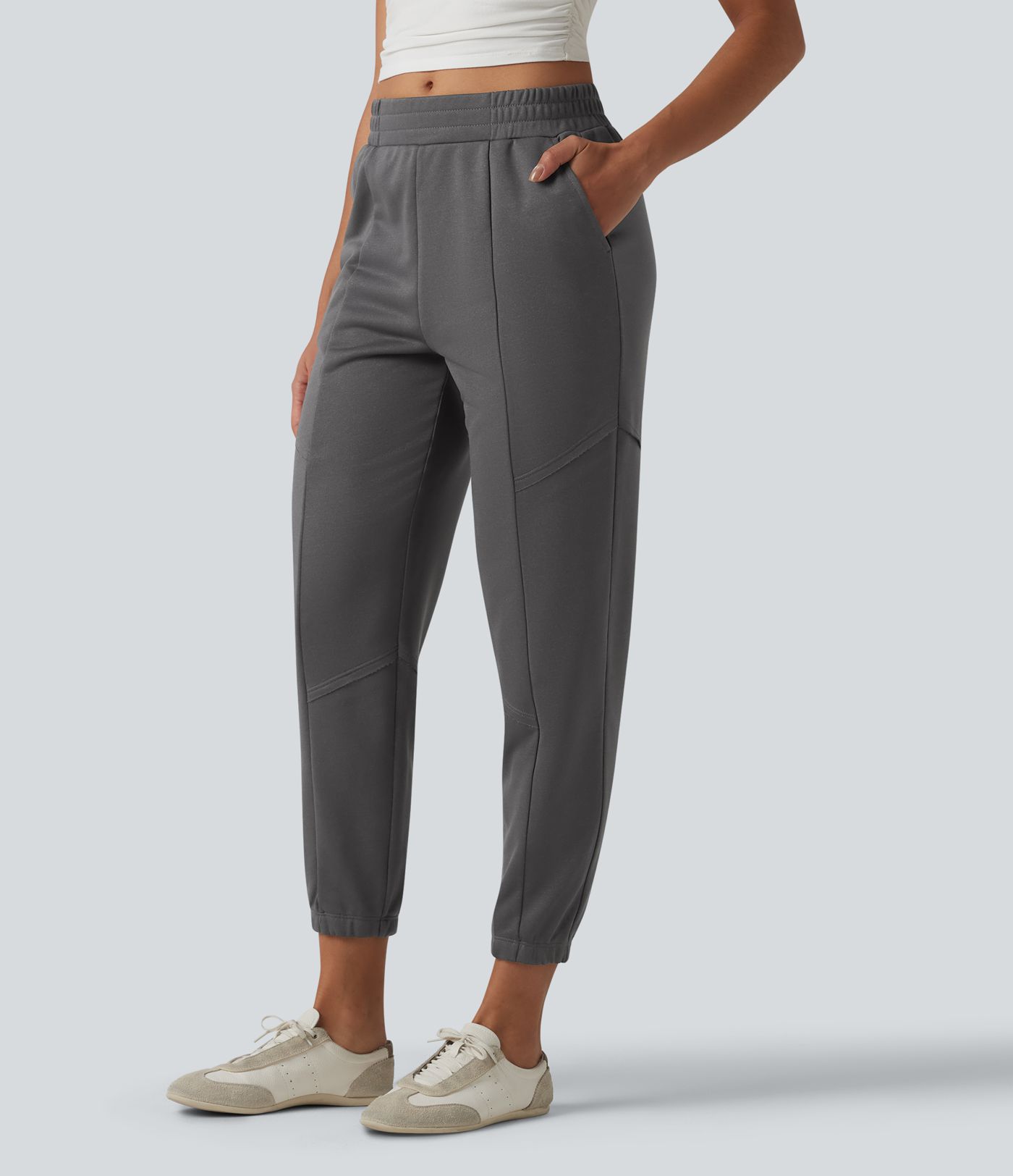 Lässige, schmal zulaufende Jogginghose mit mittelhohem Bund und Seitentaschen
