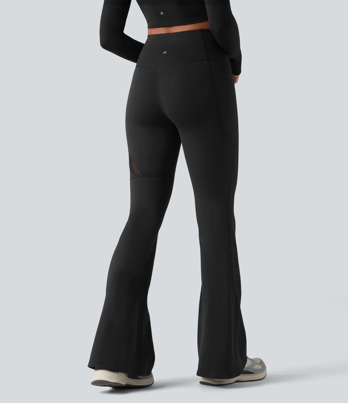 Leggings casual de cintura alta con control del abdomen, malla transpirable, pernera acampanada y bolsillo Leggings casual de cintura alta con control del abdomen, malla transpirable, pernera acampanada y bolsillo