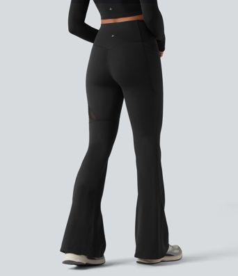 Leggings casual de cintura alta con control del abdomen, malla transpirable, pernera acampanada y bolsillo Leggings casual de cintura alta con control del abdomen, malla transpirable, pernera acampanada y bolsillo