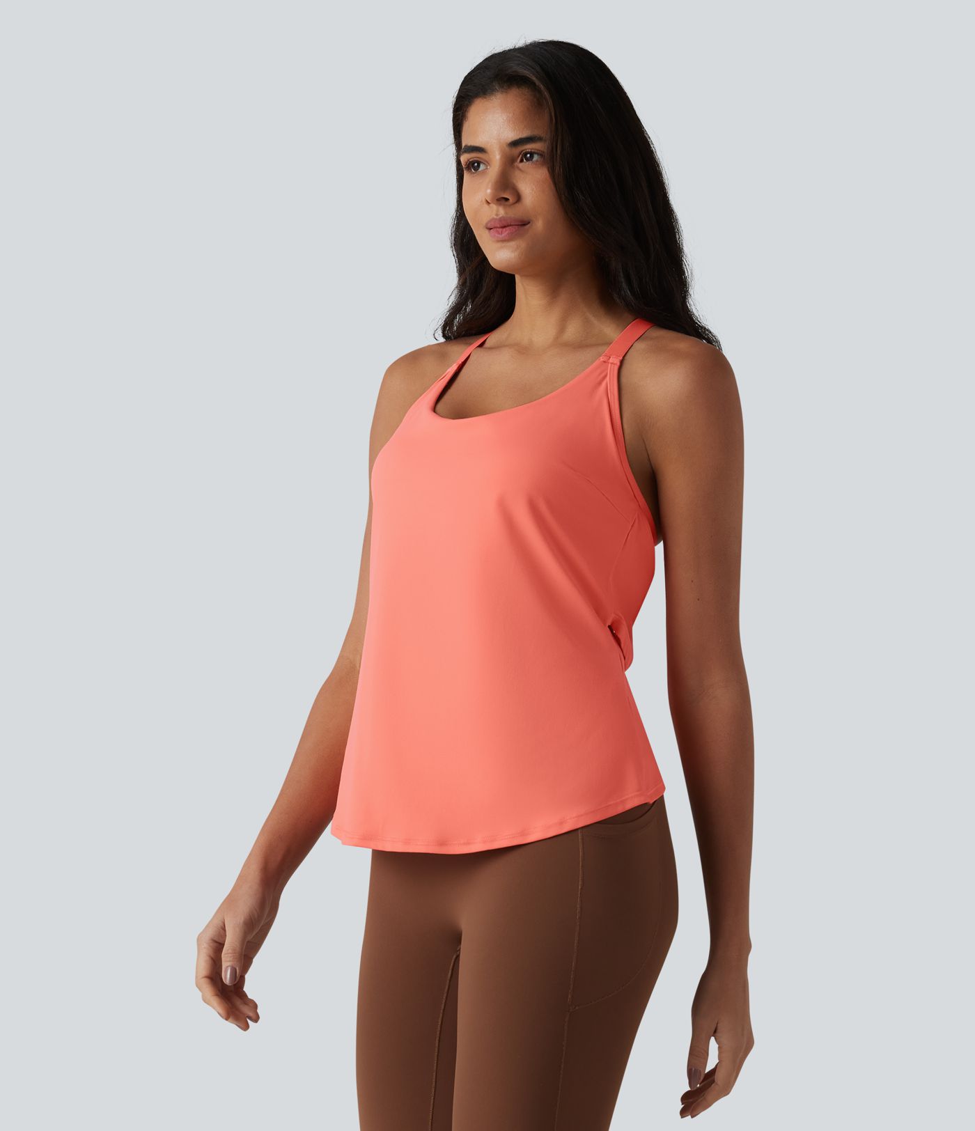 Halara UltraSculpt™ Trainingstanktop mit integriertem BH, verstellbarer Schnalle und überkreuzten, rückenfreien Trägern Halara UltraSculpt™ Trainingstanktop mit integriertem BH, verstellbarer Schnalle und überkreuzten, rückenfreien Trägern