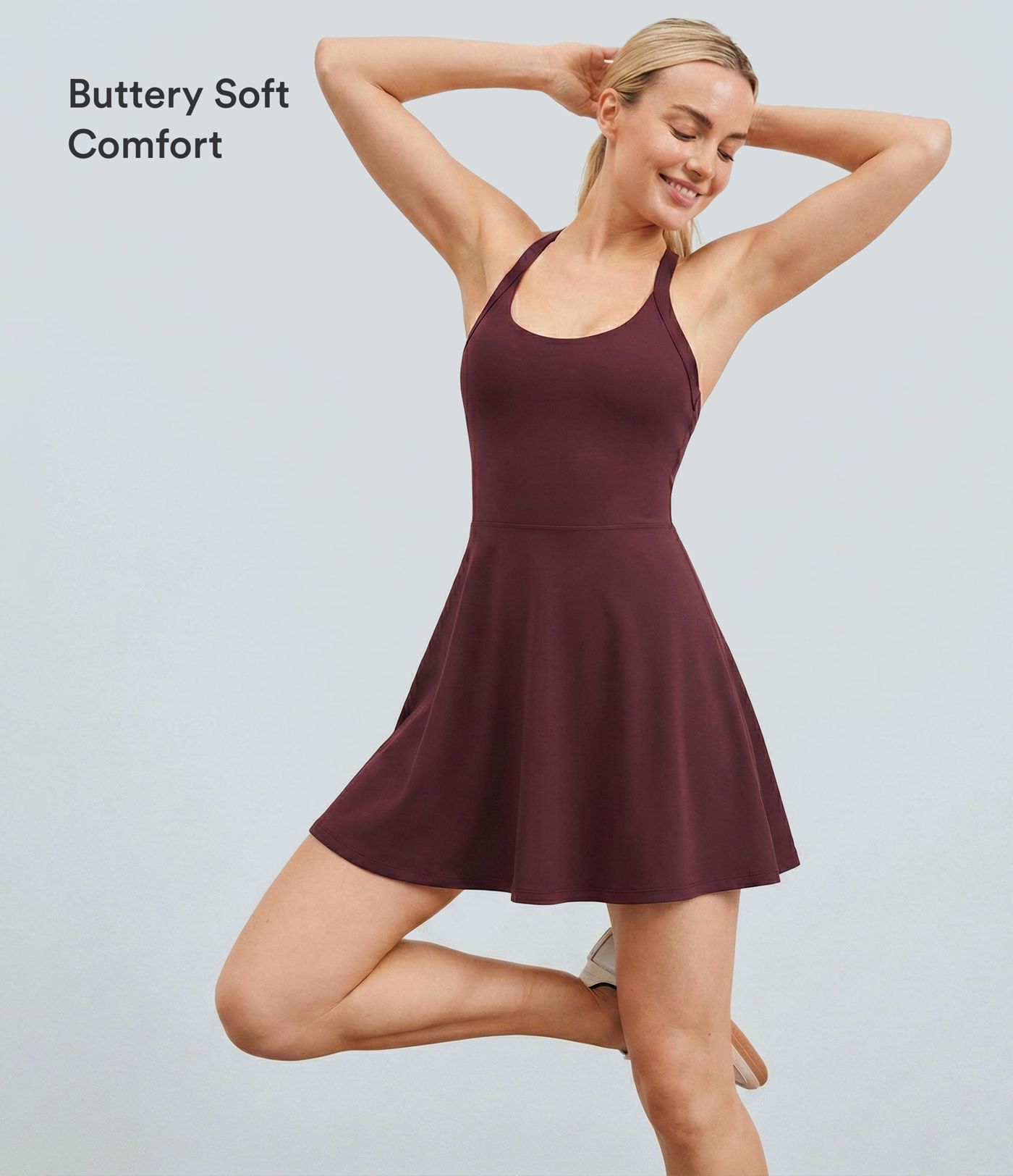 Rückenfreies, ausgeschnittenes, 2-in-1-Sportkleid mit Seitentaschen – Easy Peezy