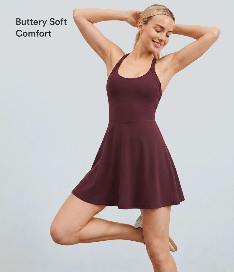 Rückenfreies, ausgeschnittenes, 2-in-1-Sportkleid mit Seitentaschen – Easy Peezy