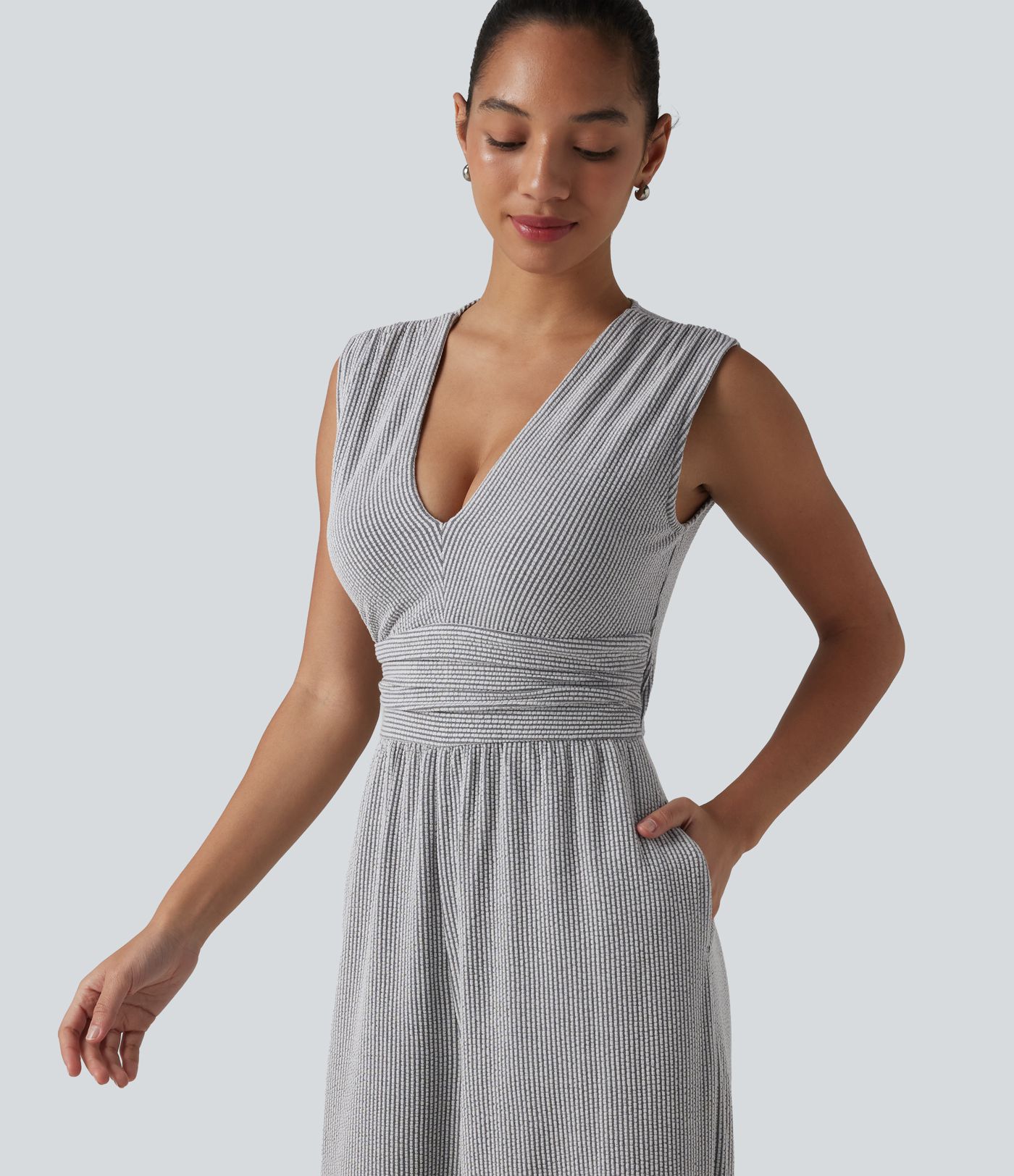 Ärmelloser Jumpsuit mit V-Ausschnitt, Seitentaschen, integriertem BH und Streifen - Easy Peezy Edition