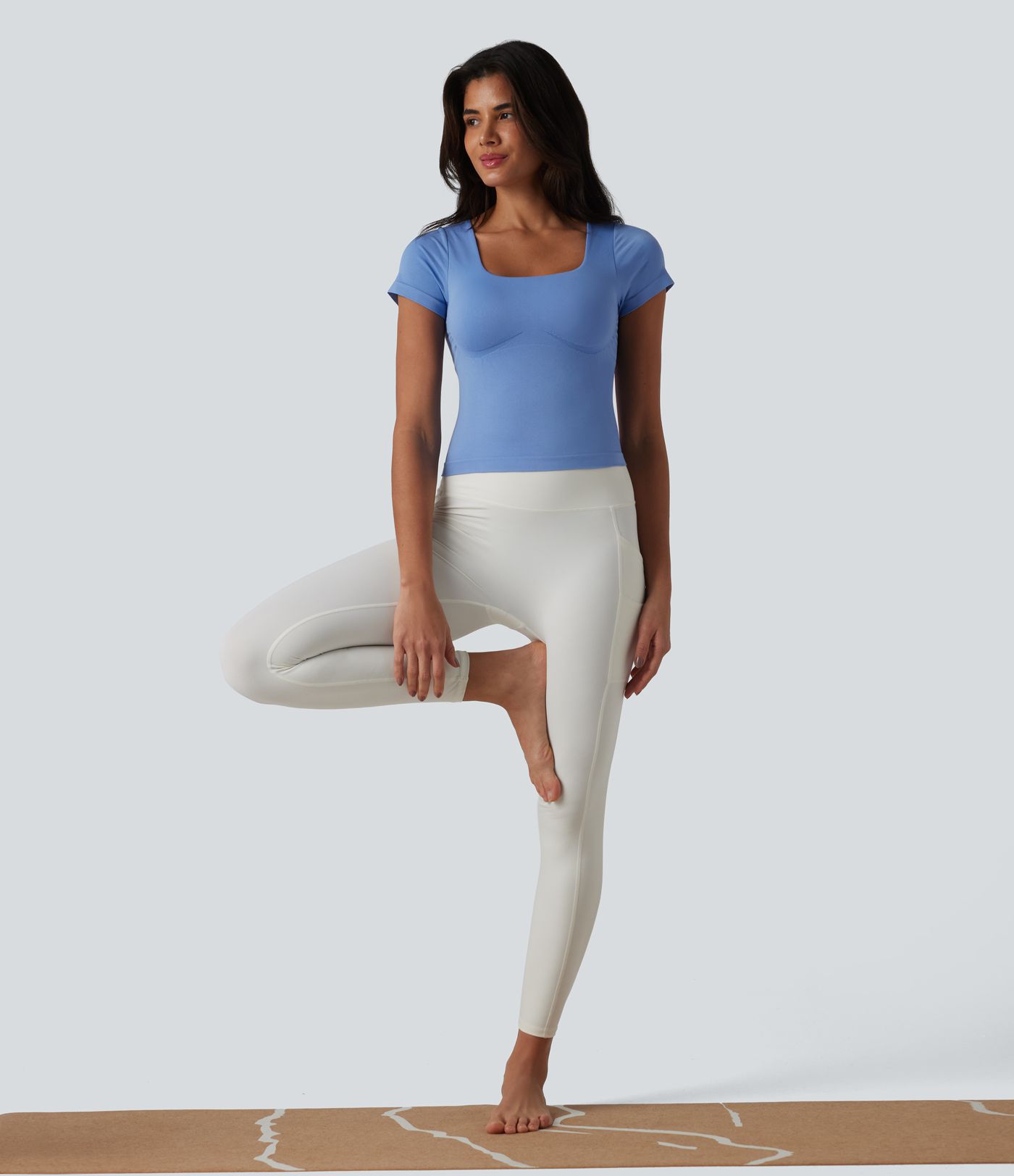 Haut de yoga et de sport OneForm Seamless Flow à col carré, manches courtes et soutien-gorge intégré