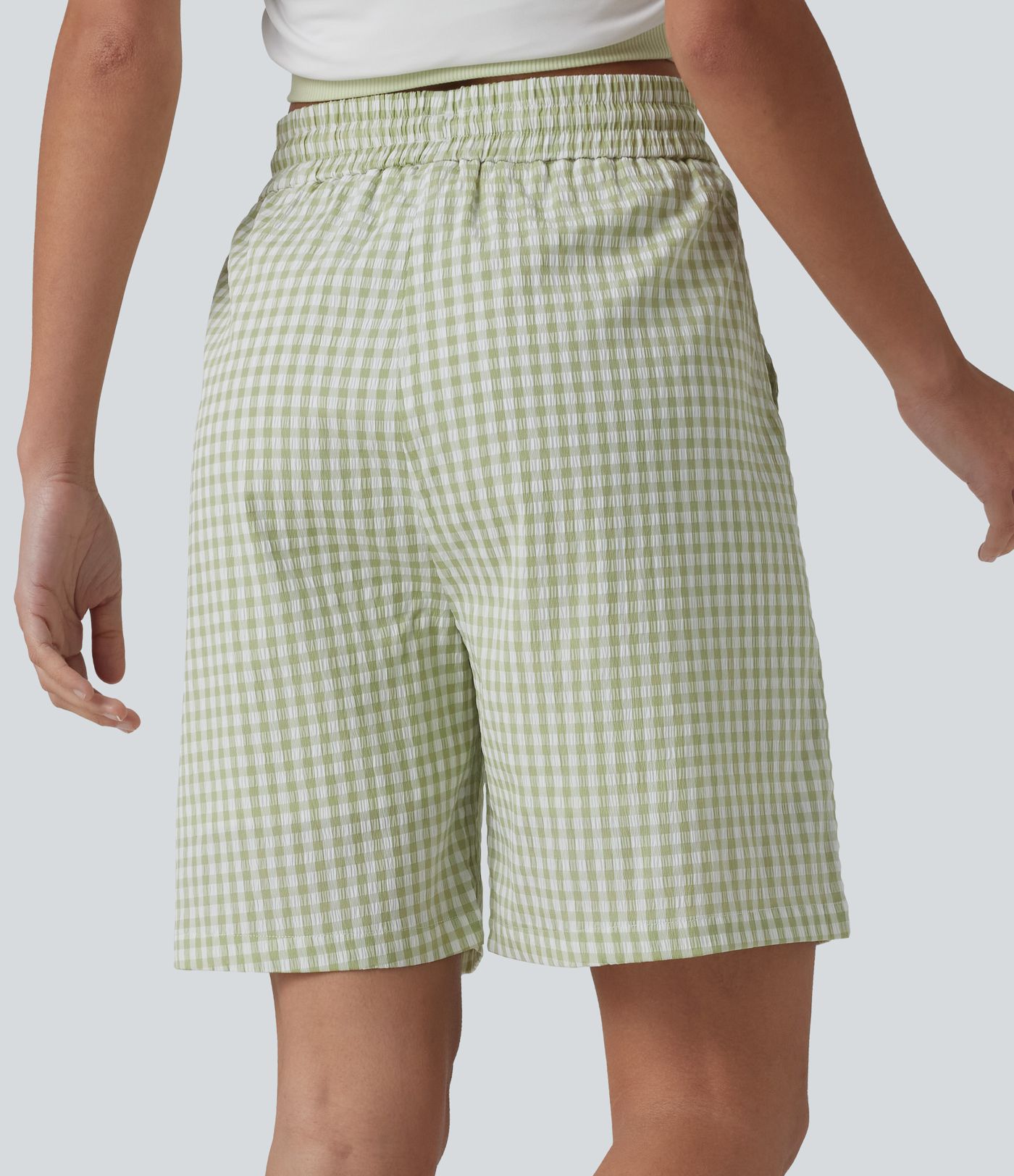 Baggy shorts with a high waist, side pockets, drawstring and check pattern