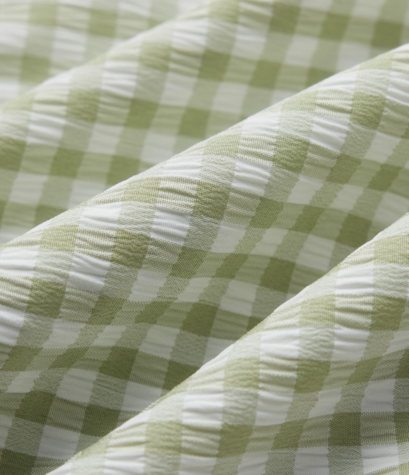 Baggy shorts with a high waist, side pockets, drawstring and check pattern