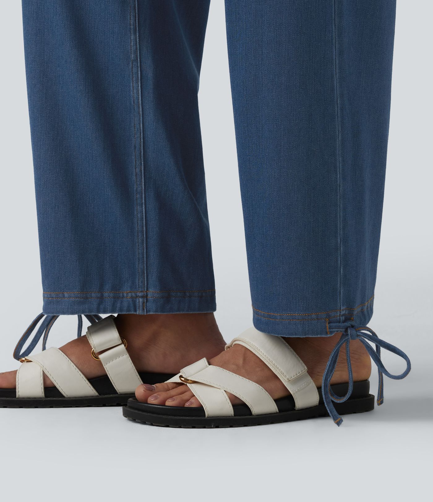 Halara Flex™ - Lässige Denim-Joggers mit mittelhohem Crossover-Bund, Seitentaschen und Kordelzug