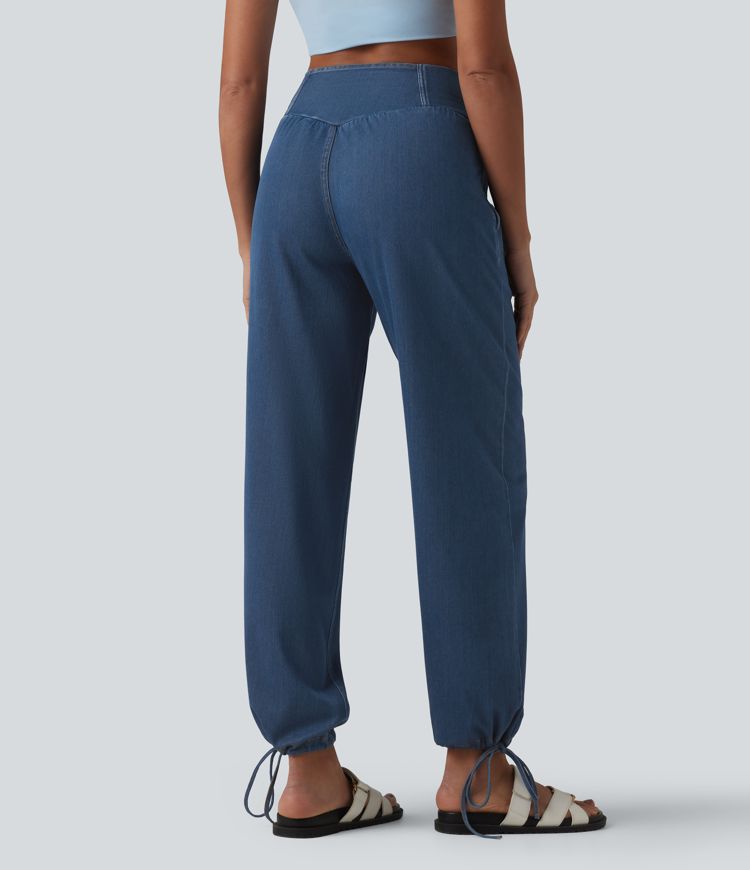 Halara Flex™ - Lässige Denim-Joggers mit mittelhohem Crossover-Bund, Seitentaschen und Kordelzug