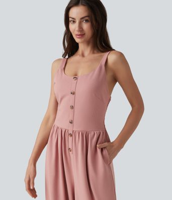 Combinaison casual large en tissu gaufré col U sans manches avec fronces, boutons décoratifs et poches — Easy Peasy