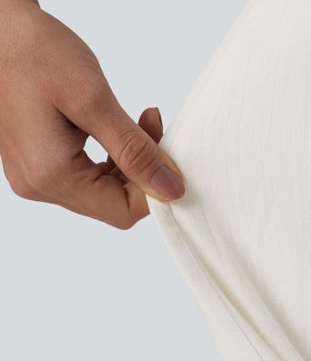 Önü bağlamalı, dekolteli, cepli, keten görünümlü midi askılı elbise.