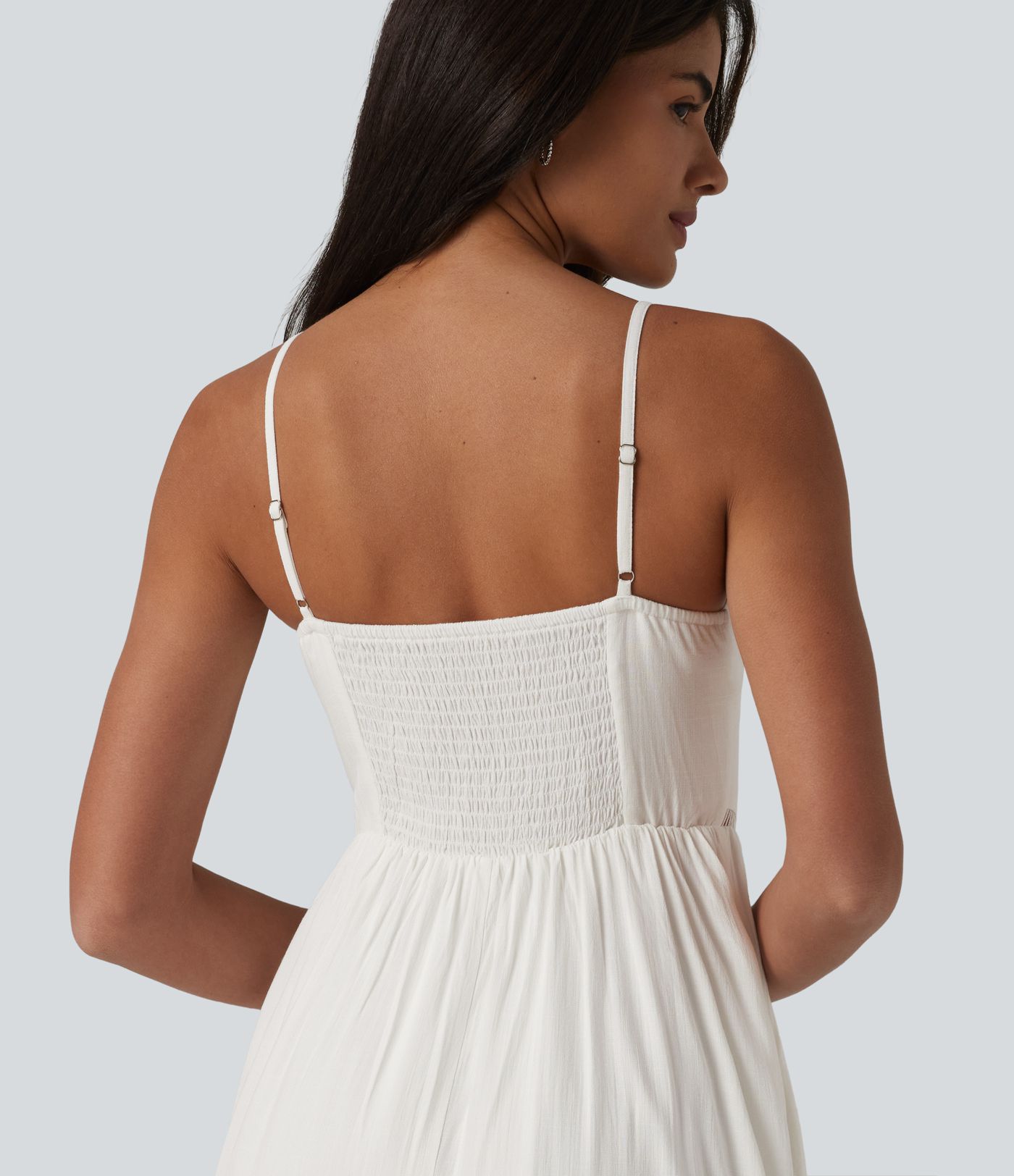 Önü bağlamalı, dekolteli, cepli, keten görünümlü midi askılı elbise.