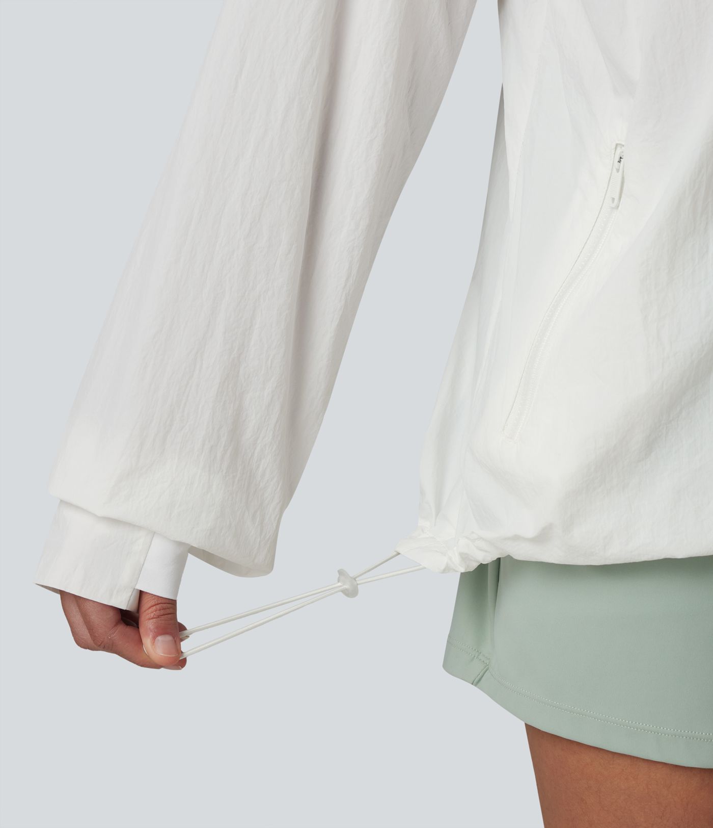 Stand Collar Thumb Holes Drawstring Hem Casual Windbreaker Jacket with Pockets