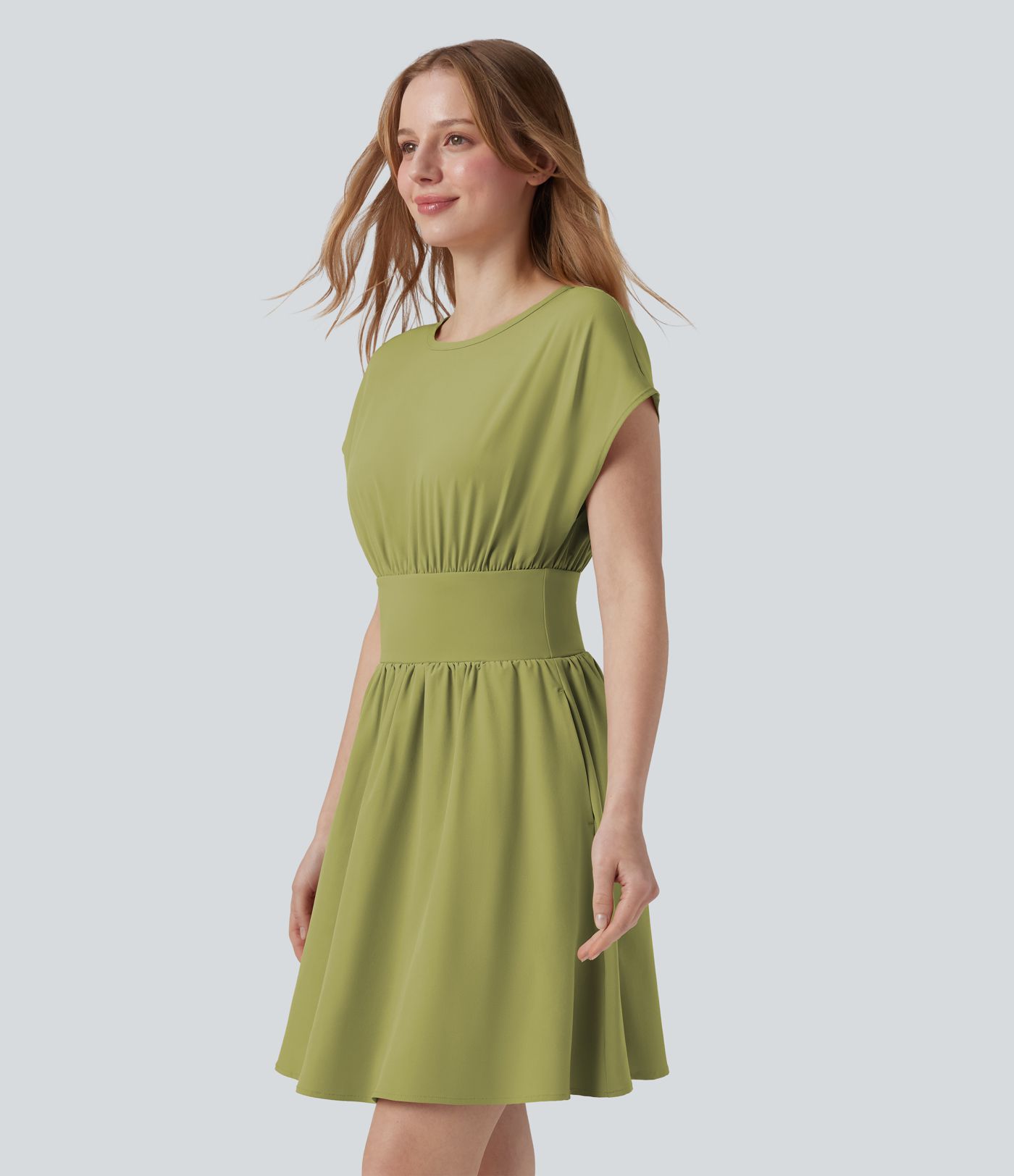 Robe de travail mini Breezeful™ manches chauve-souris courtes fluide séchage rapide avec poches latérales