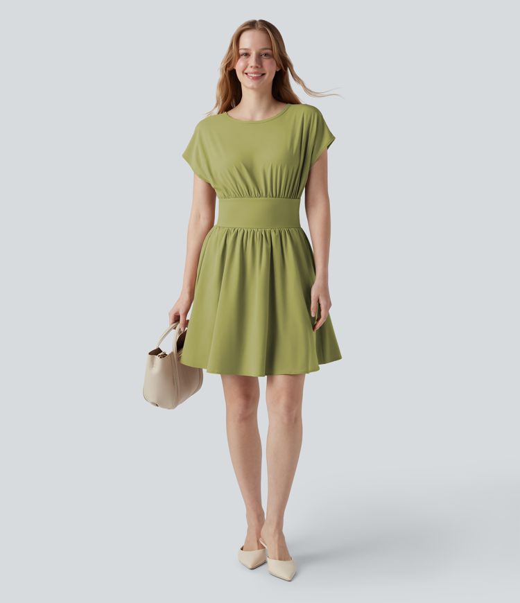 Robe de travail mini Breezeful™ manches chauve-souris courtes fluide séchage rapide avec poches latérales