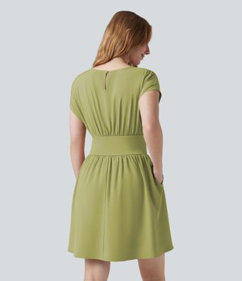 Robe de travail mini Breezeful™ manches chauve-souris courtes fluide séchage rapide avec poches latérales