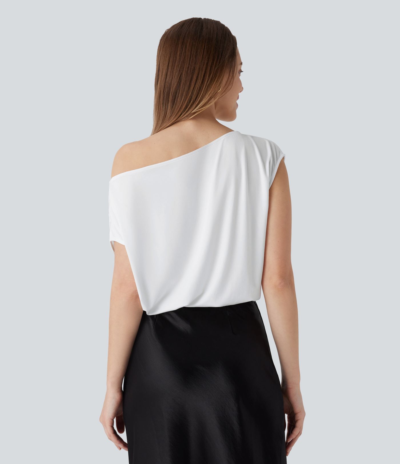 Body asymétrique à col drapé et boutons pour le bureau