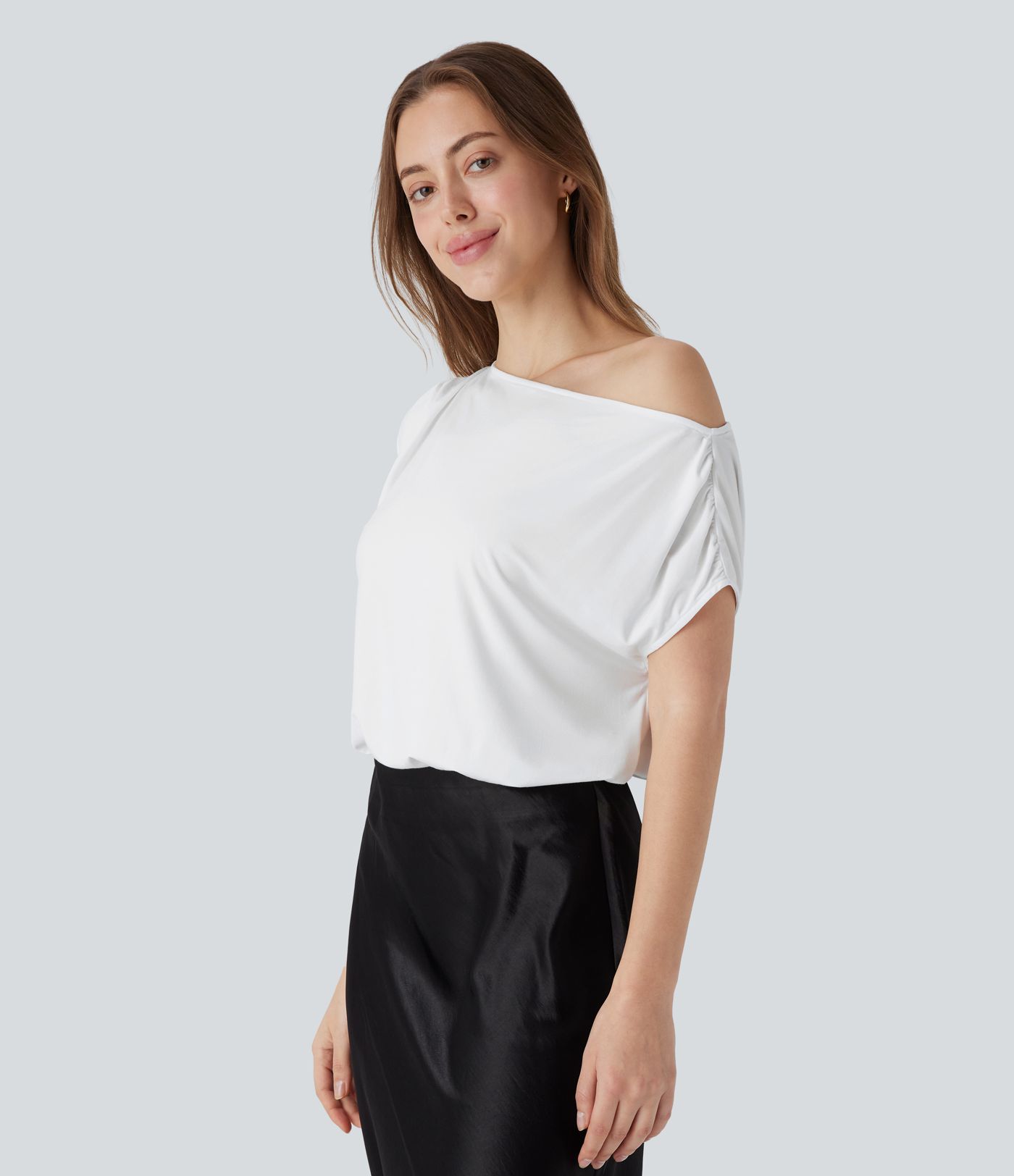 Body asymétrique à col drapé et boutons pour le bureau