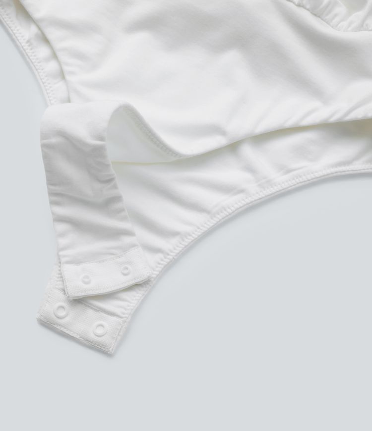 Body asymétrique à col drapé et boutons pour le bureau