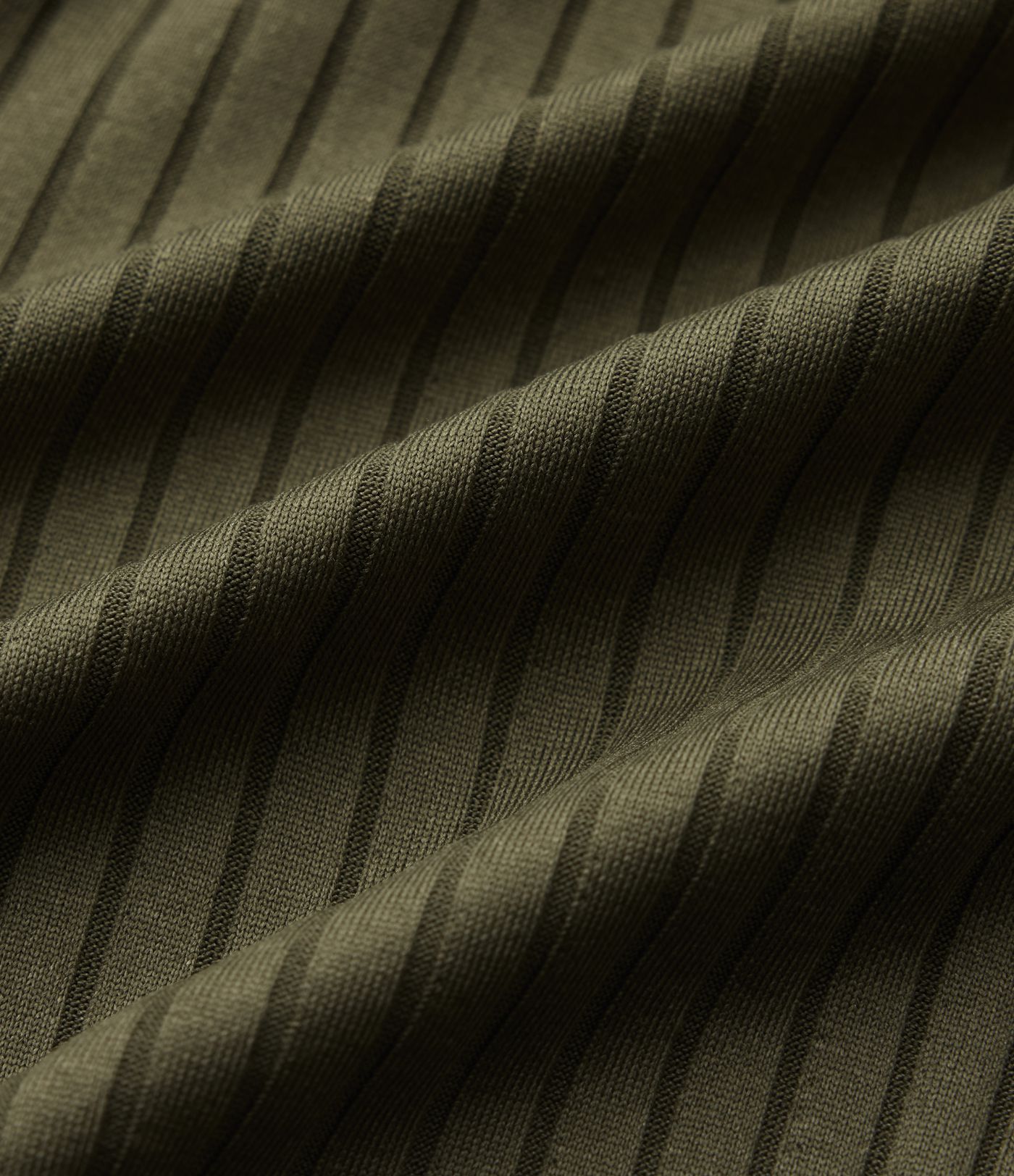 Shorts aus geripptem Strick mit mittelhohem Bund, Seitentaschen, Kordelzug und Wellensaum - 10,2 cm