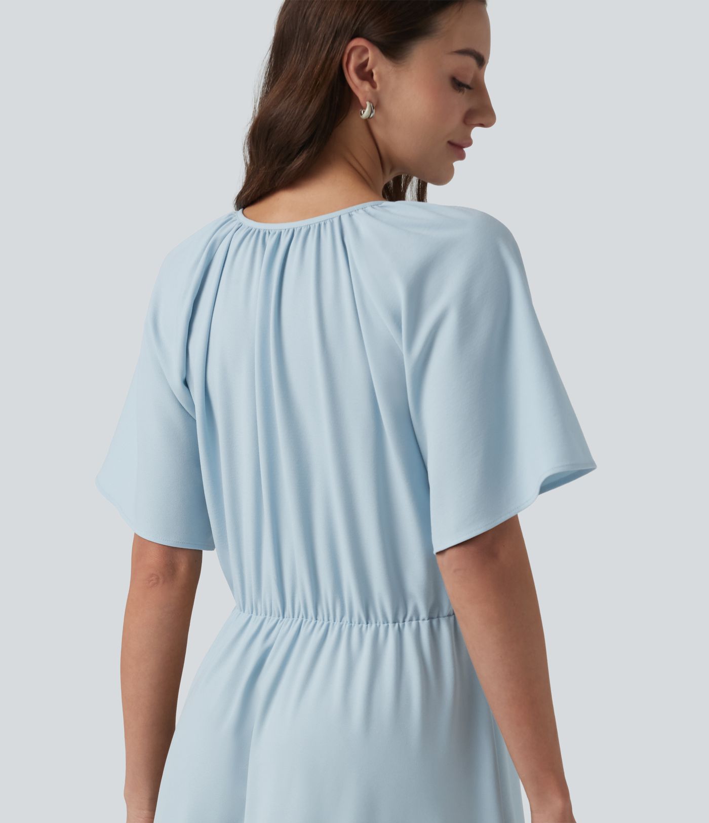 Robe midi fluide infroissable col V manches courtes à volants et empiècements superposés