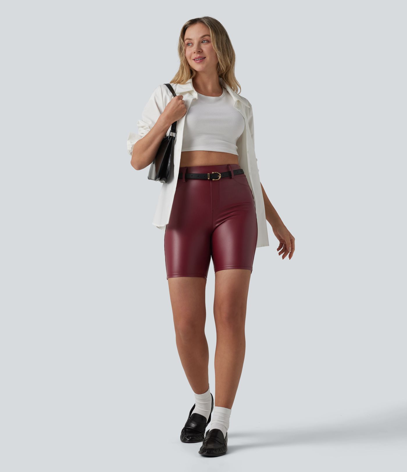 Lässige Biker-Shorts aus elastischem Kunstleder mit hohem Bund und Gesäßtaschen - 17,8 cm