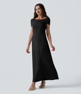 Schulterfreies, gerafftes Maxikleid mit Bindeband am Rücken Schulterfreies, gerafftes Maxikleid mit Bindeband am Rücken