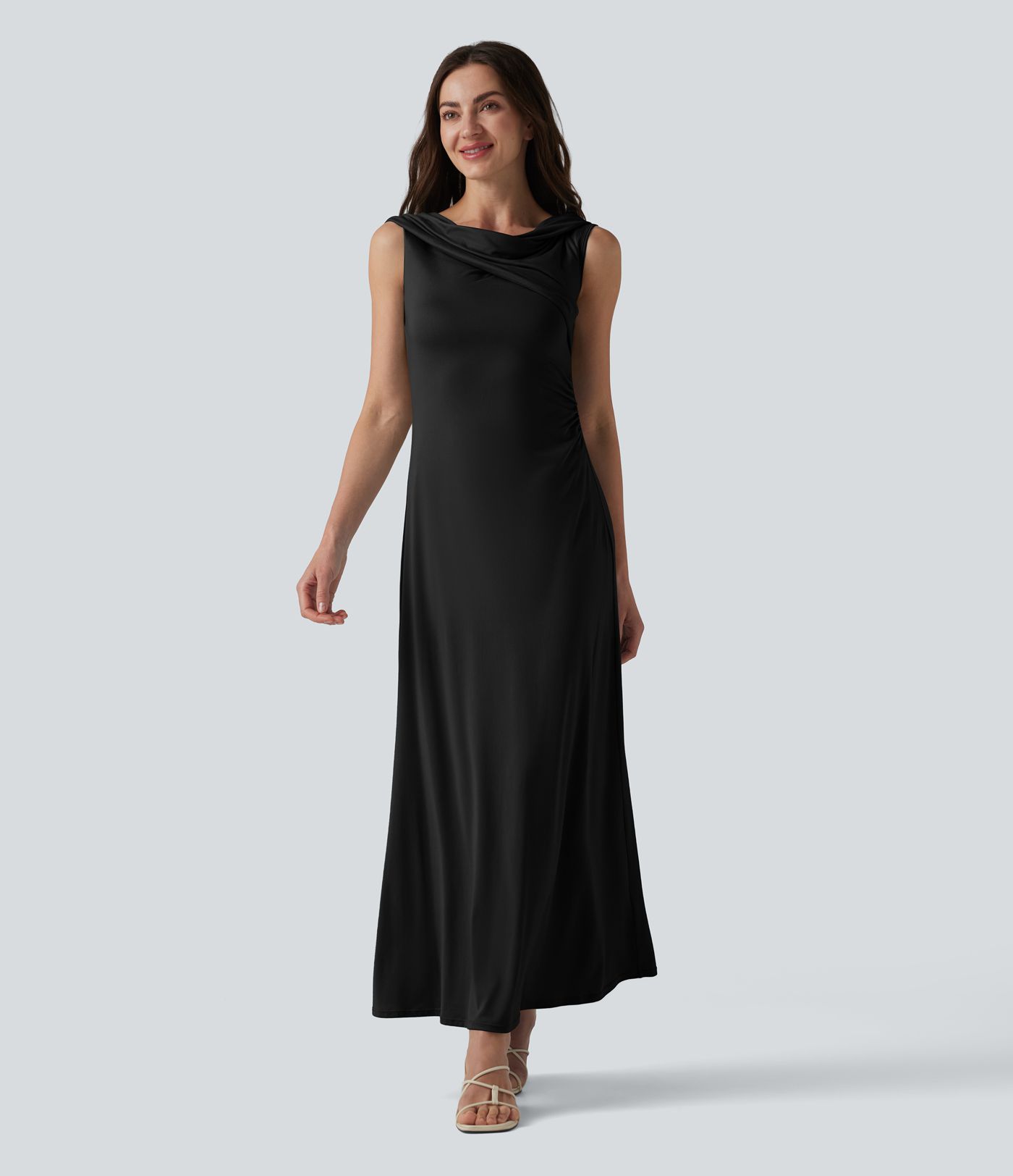 Schulterfreies, gerafftes Maxikleid mit Bindeband am Rücken Schulterfreies, gerafftes Maxikleid mit Bindeband am Rücken
