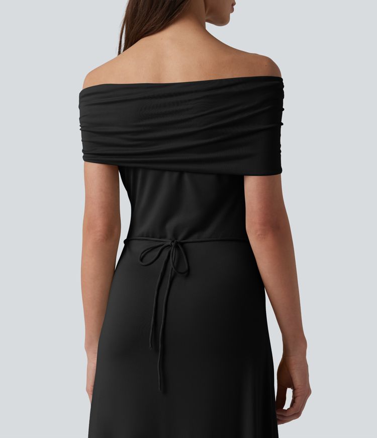 Schulterfreies, gerafftes Maxikleid mit Bindeband am Rücken Schulterfreies, gerafftes Maxikleid mit Bindeband am Rücken